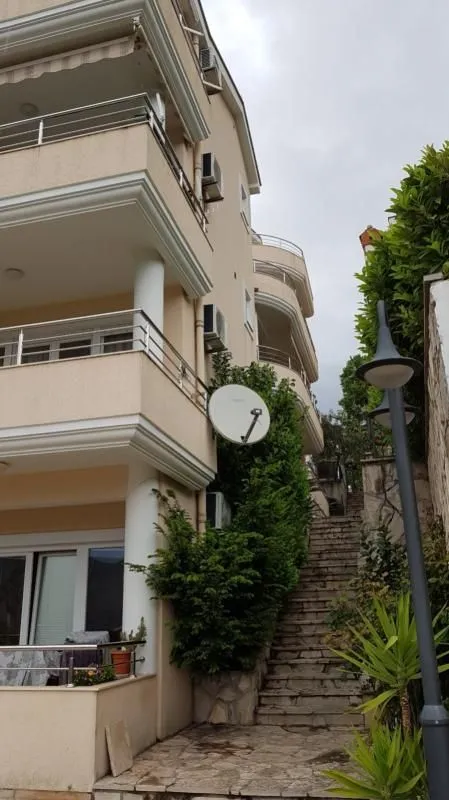 Prodaja, trosoban stan, 120m², Herceg Novi, Crna Gora