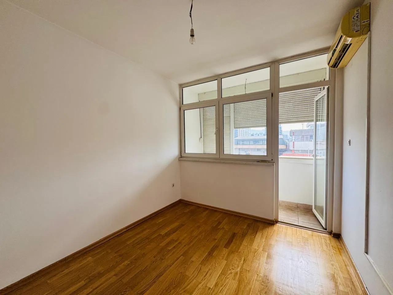 Izdavanje, poslovni prostor, 200m², Gintaš, Podgorica
