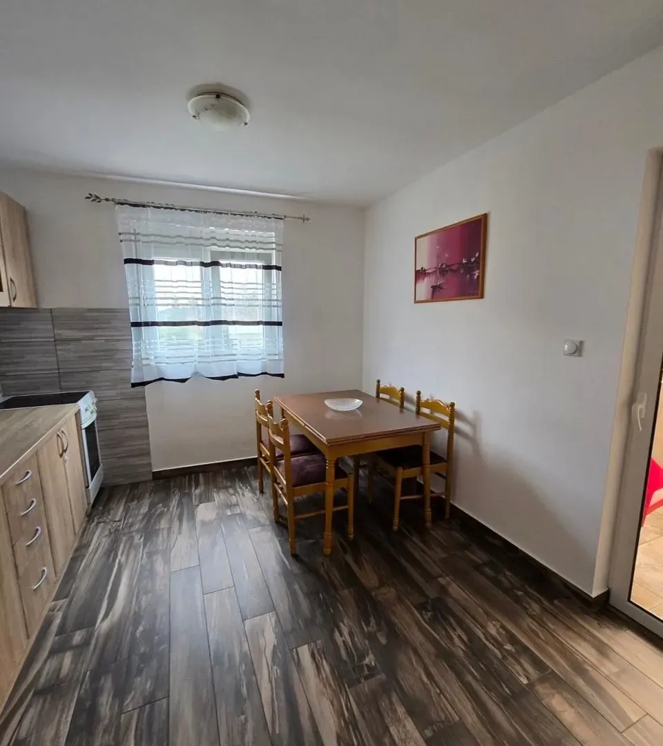 Izdavanje, jednosoban stan, 65m², Gradiošnica, Tivat