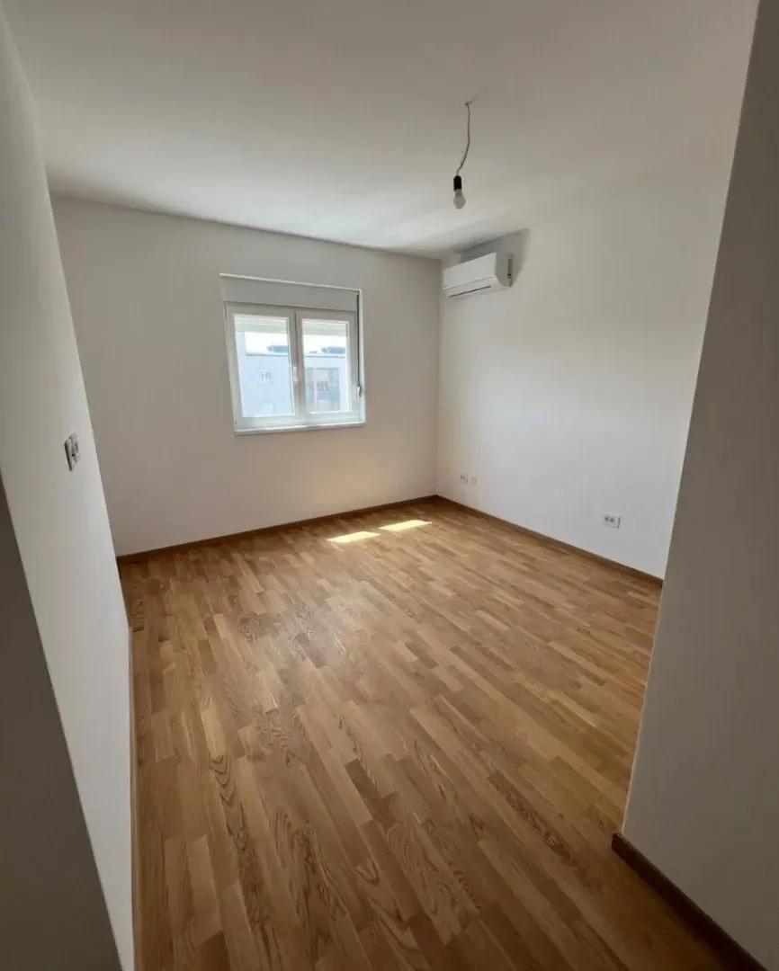 Prodaja, trosoban stan, 106m², Stari Aerodrom, Podgorica