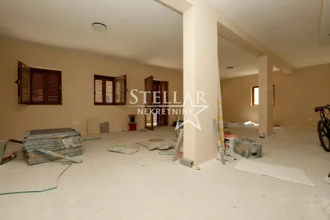 Rent, office space, 878m², Stara Varoš, Podgorica - image 2