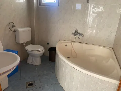 Izdavanje, dvosoban stan, 70m², Bjeliši, Bar - image 8