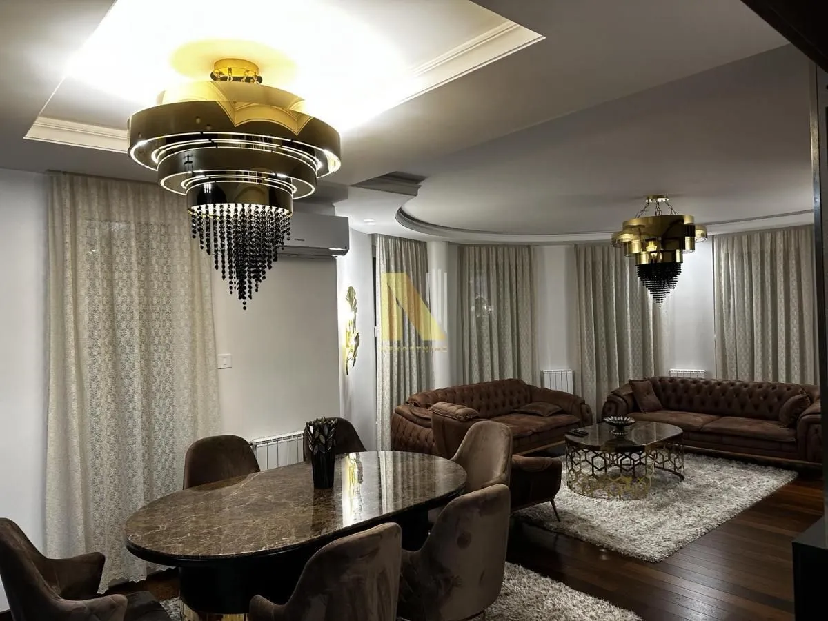 Izdavanje, četvorosoban stan, 116m², Socijalno, Novi Sad Sve Podlokacije
