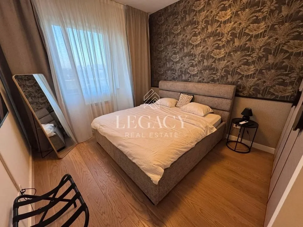 Izdavanje, trosoban stan, 79m², Savski Venac, Beograd