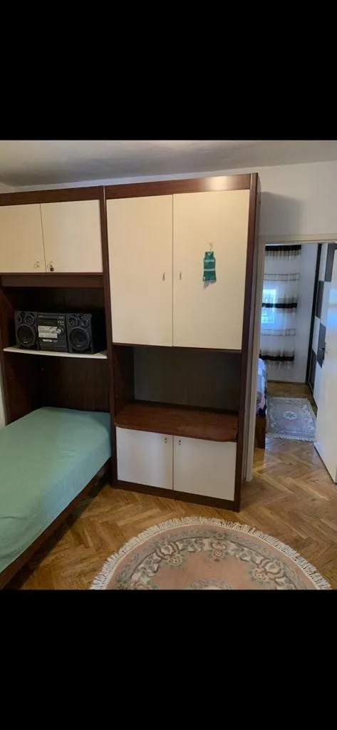 Furnished bedroom with a bed and built-in wardrobe.