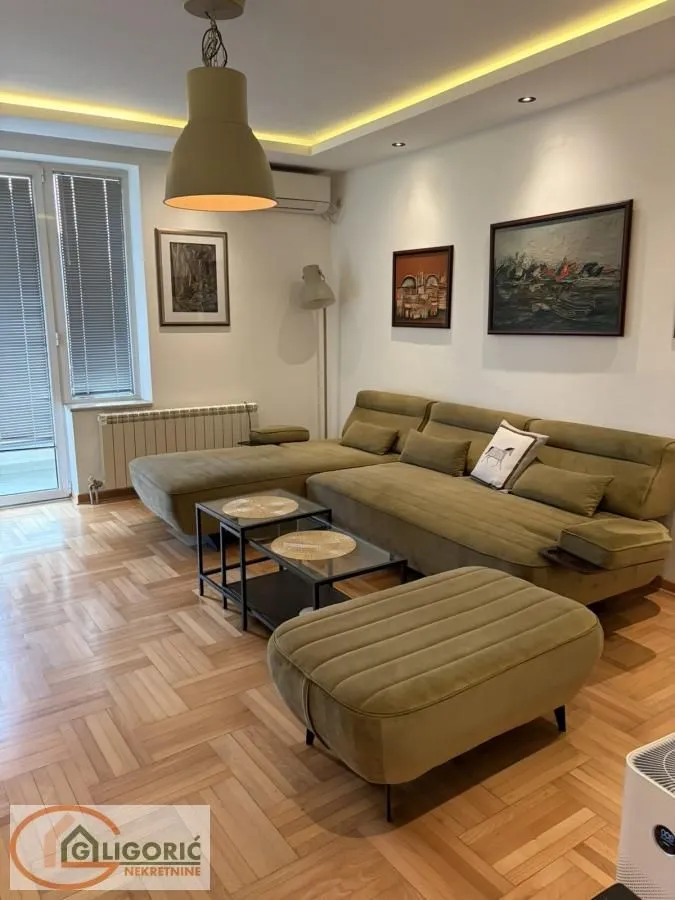 Prodaja, četvorosoban stan, 103m², Julino Brdo, Beograd