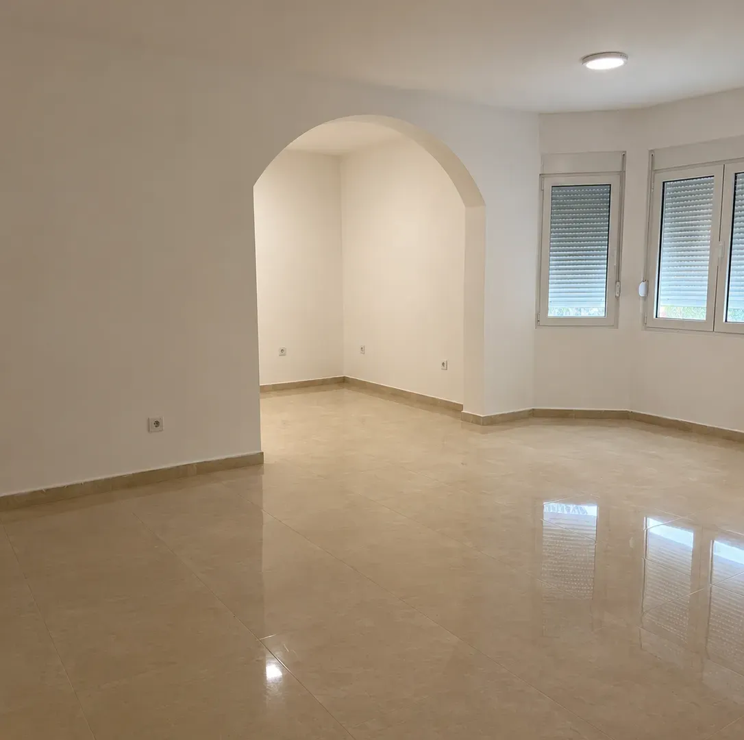Rent, house, 337m², Stari Aerodrom, Podgorica