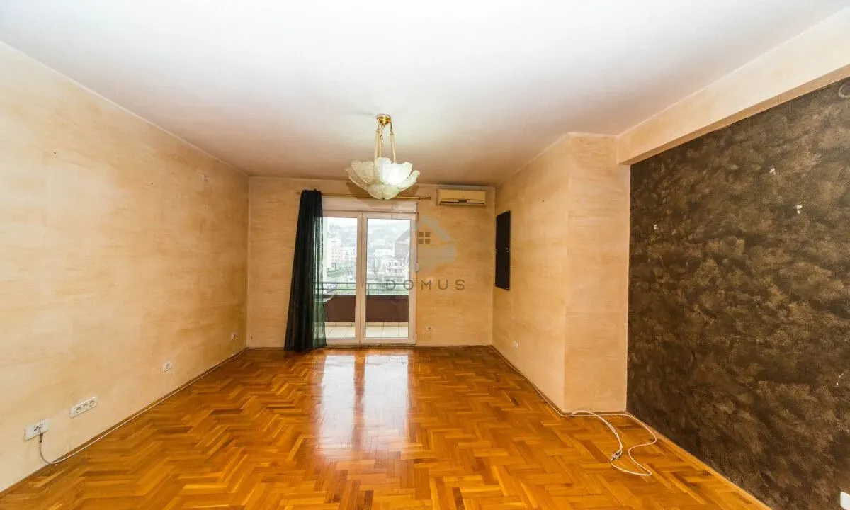 Izdavanje, jednosoban stan, 57m², Vezirov Most, Podgorica