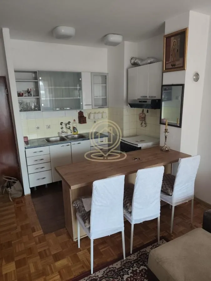Izdavanje, dvosoban stan, 50m², Sajmište, Novi Sad