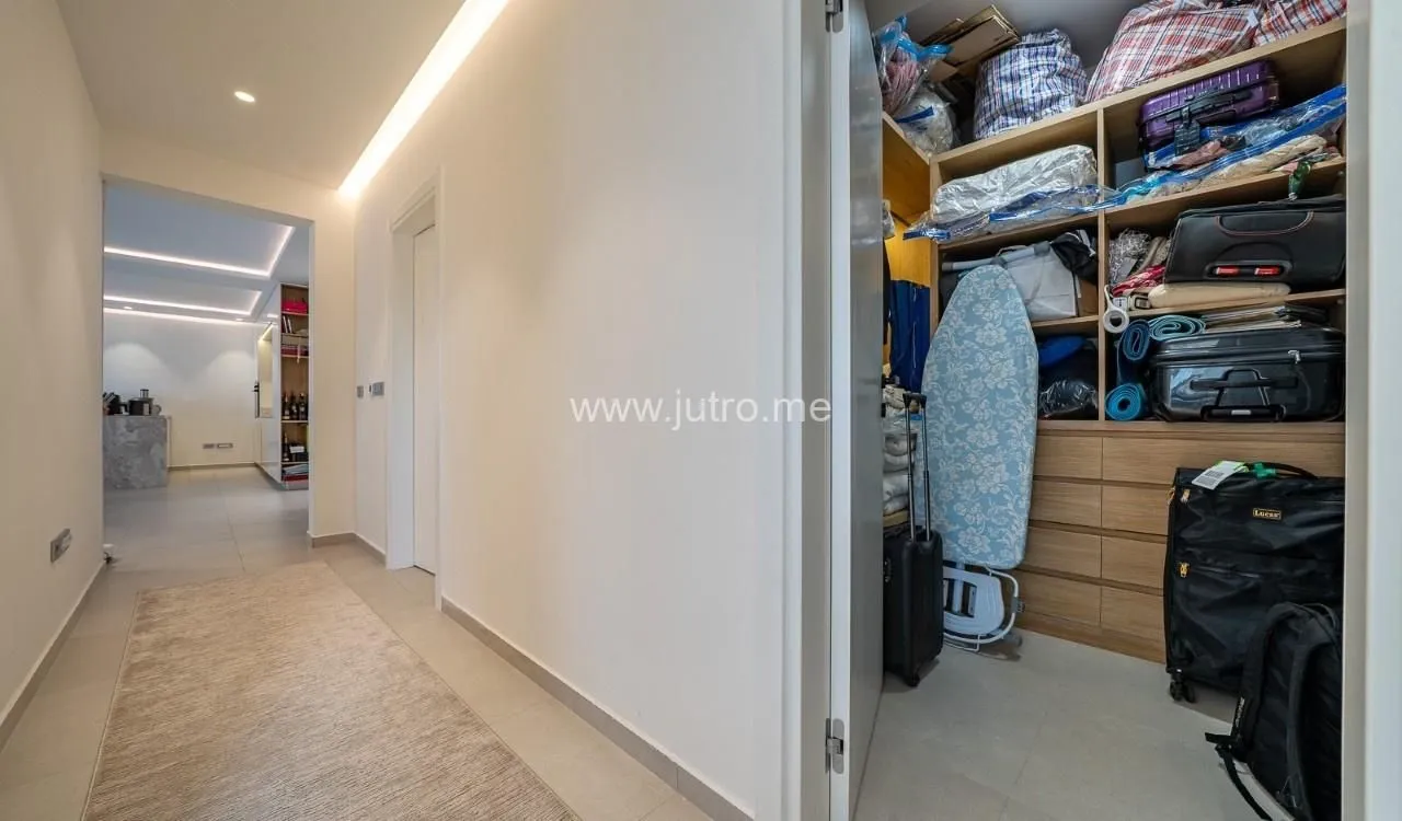 Prodaja, dvosoban stan, 122m², Centar, Tivat