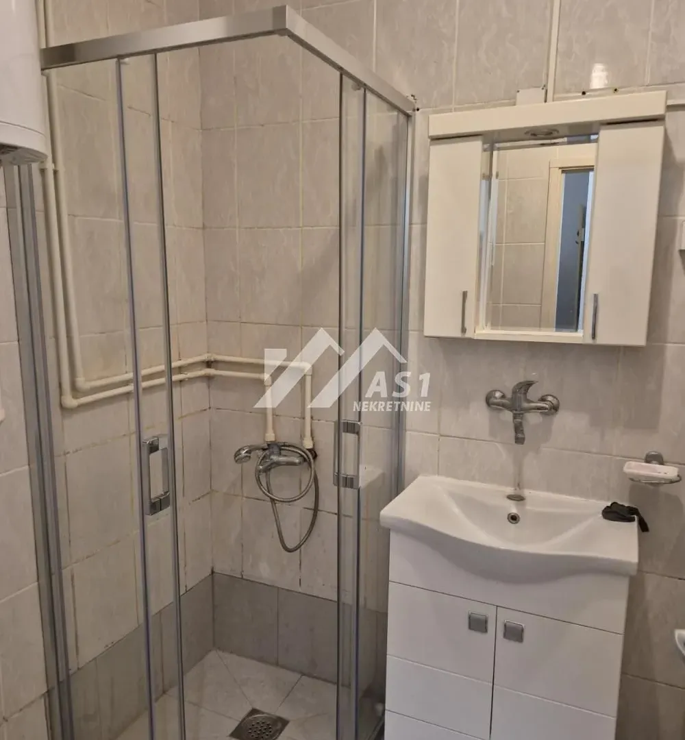 Izdavanje, dvosoban stan, 350m², Grbavica, Novi Sad Sve Podlokacije