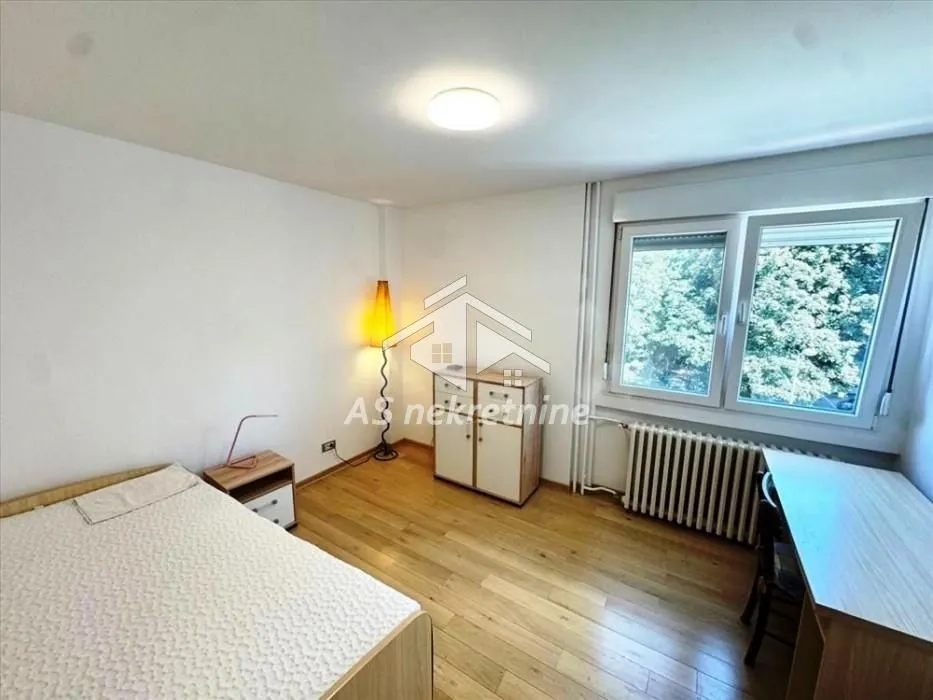 Izdavanje, četvorosoban stan, 94m², Lion, Zvezdara Sve Podlokacije