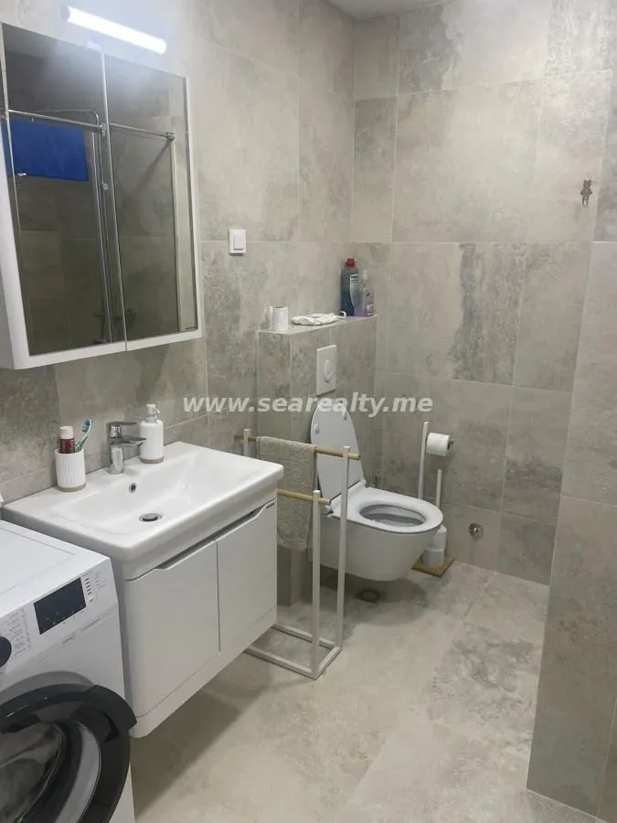 Izdavanje, dvosoban stan, 67m², Radanovići, Kotor