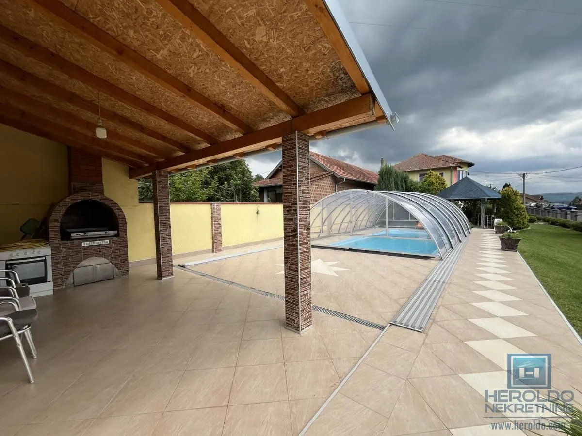 Prodaja, kuća, 302m², Vinorača, Jagodina