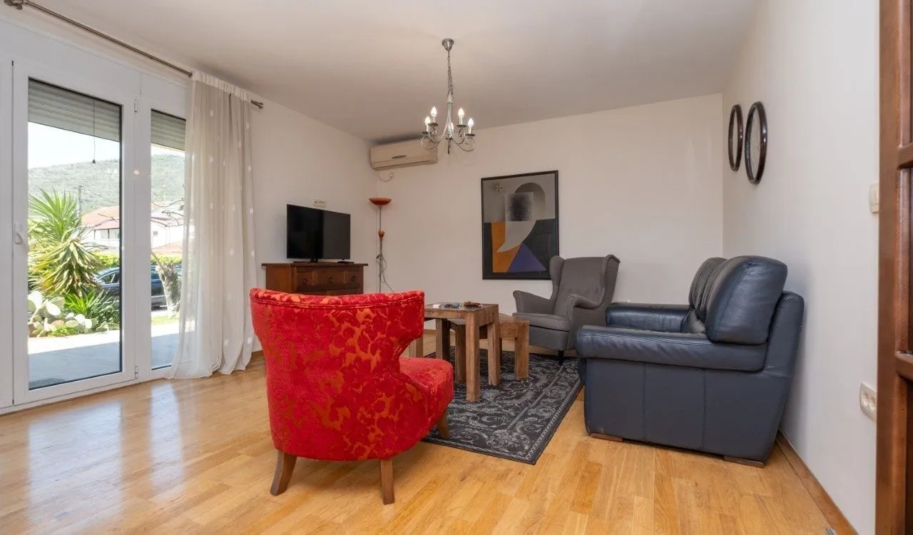 Prodaja, kuća, 200m², Tološi, Podgorica