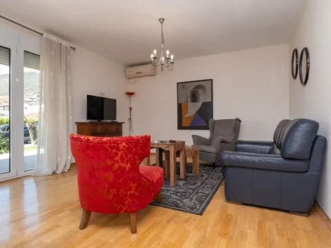 Sale, house, 200m², Tološi, Podgorica - image 2