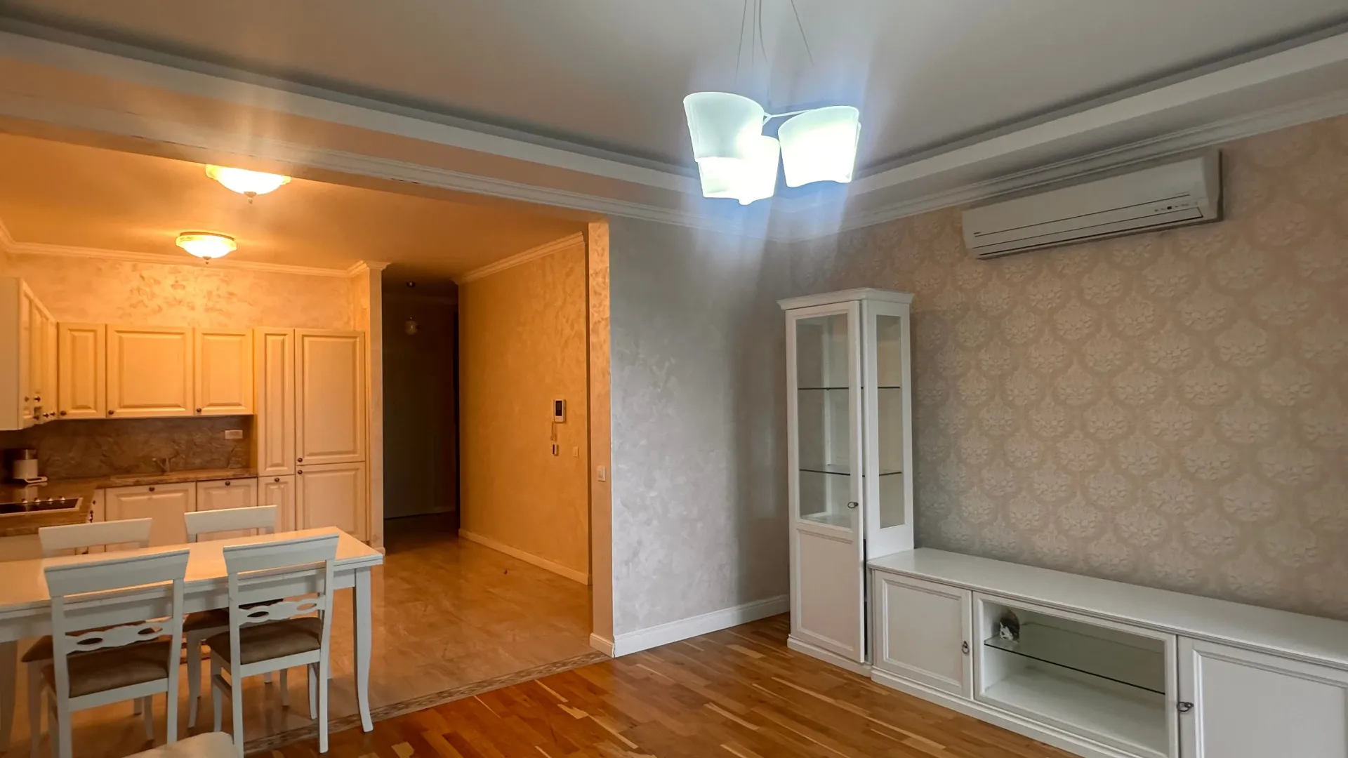 Prodaja, trosoban stan, 115m², Bečići, Budva