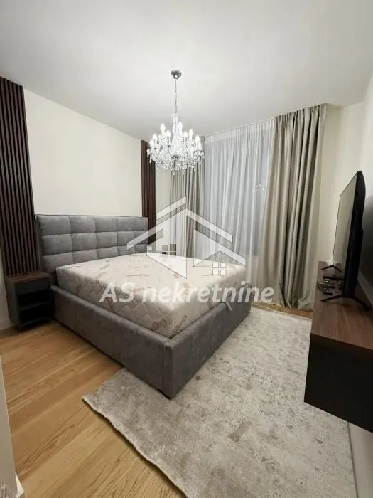 Izdavanje, trosoban stan, 76m², Savski Venac, Beograd