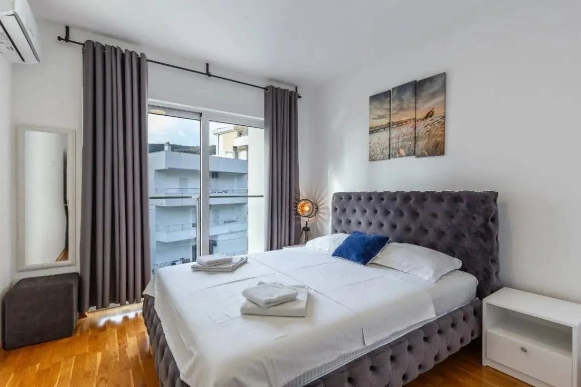 Rent, one bedroom apartment, 50m², Bečići, Budva