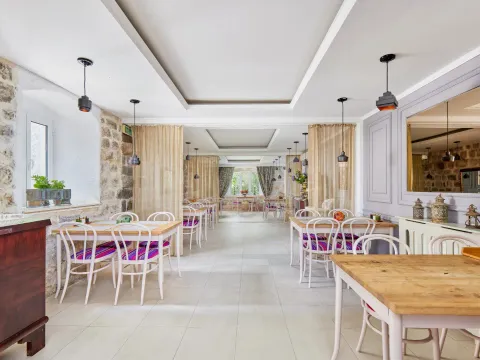 Rent, house, 2117m², Kotor, Crna Gora - image 21