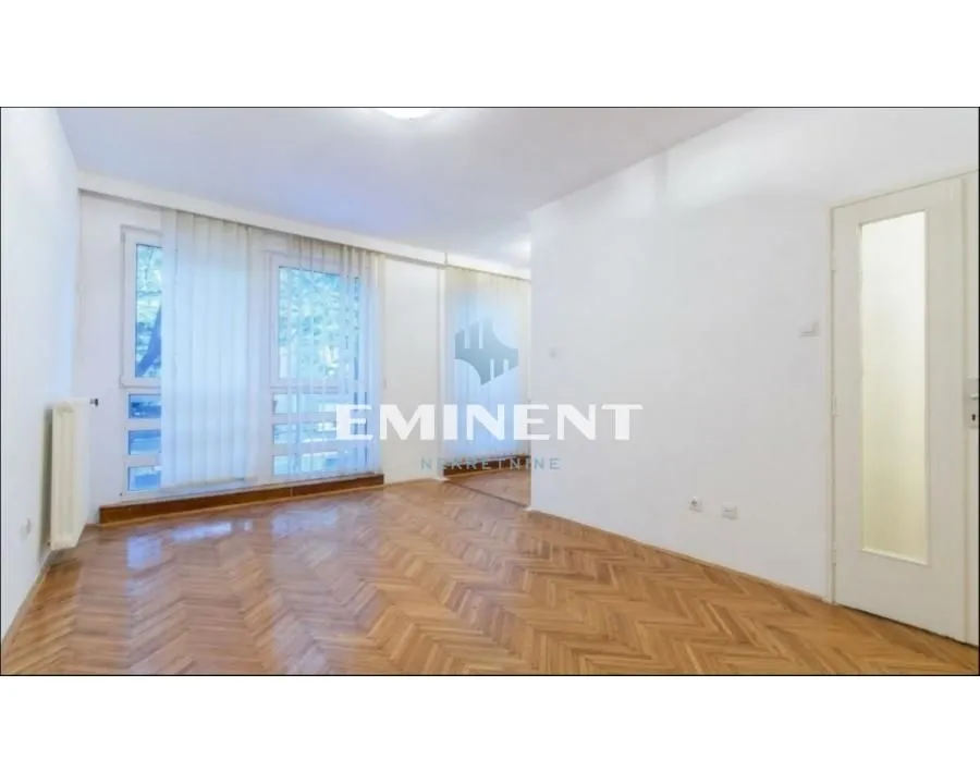 Rent, three bedroom apartment, 70m², Vračar Sve Podlokacije, Beograd