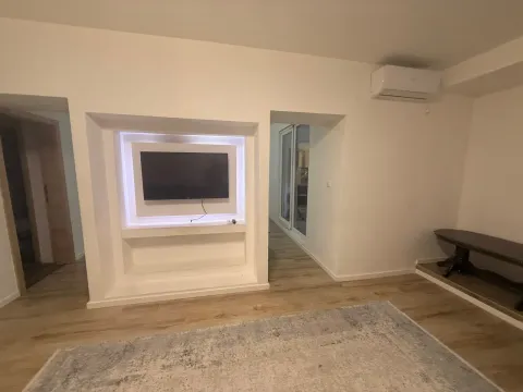 Izdavanje, dvosoban stan, 76m², Podgorica, Crna Gora - image 1
