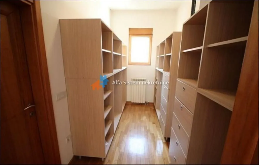 Izdavanje, kuća, 600m², Savski Venac, Beograd
