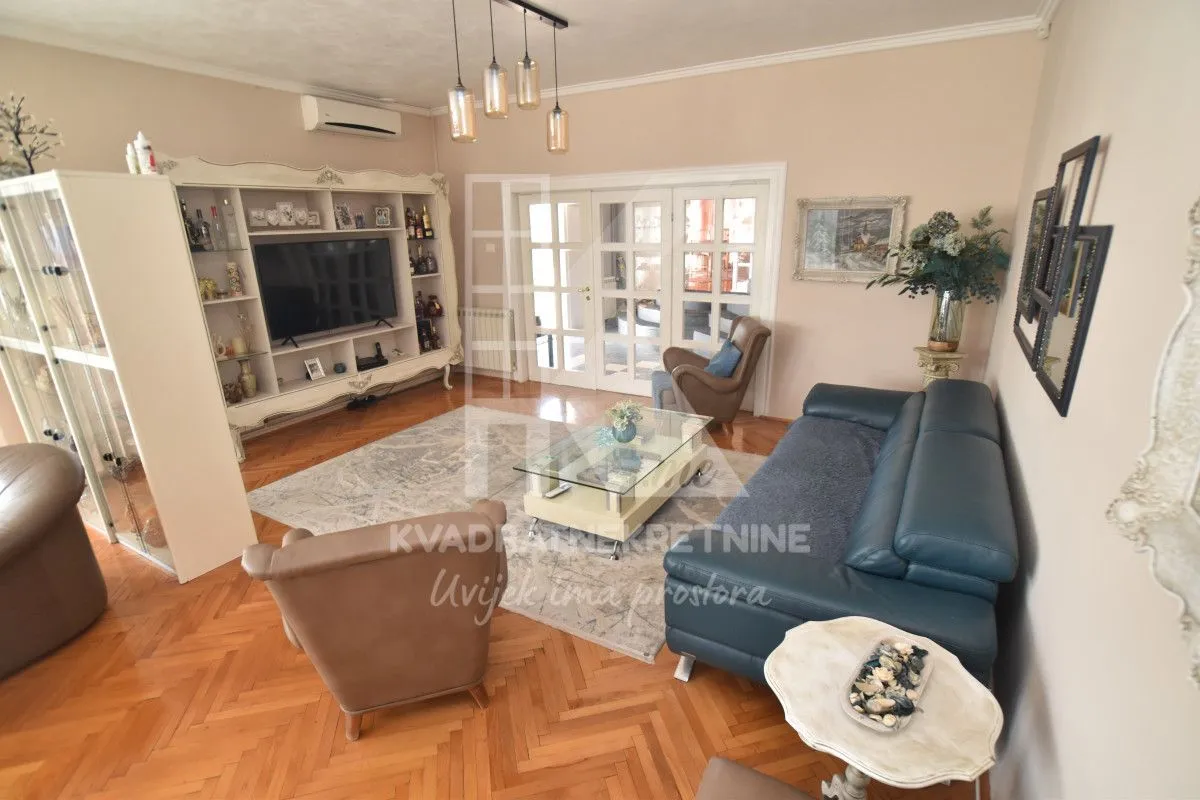 Izdavanje, kuća, 410m², Donja Gorica, Podgorica