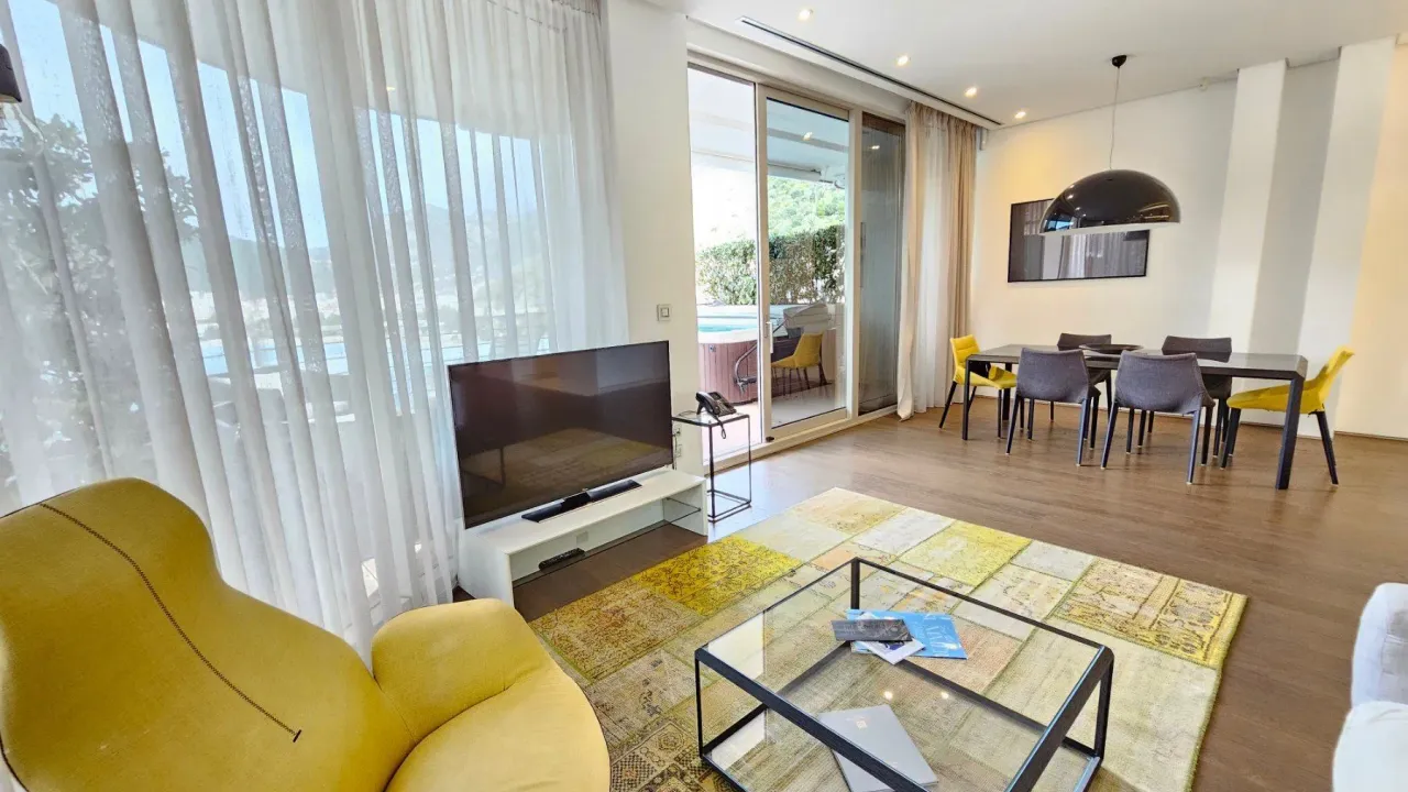 Izdavanje, dvosoban stan, 153m², Budva, Crna Gora