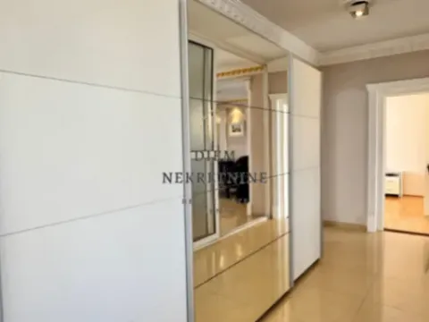 Izdavanje, trosoban stan, 130m², Gornja Gorica, Podgorica - image 9