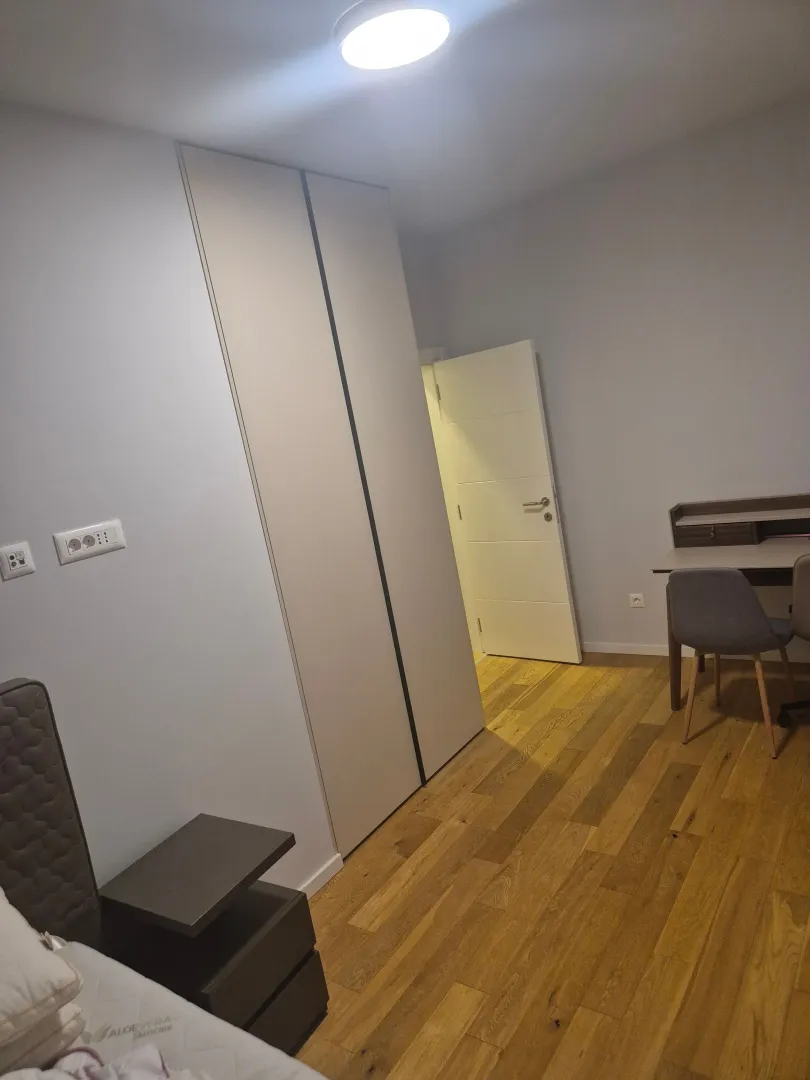 Izdavanje, trosoban stan, 101m², Vezirov Most, Podgorica