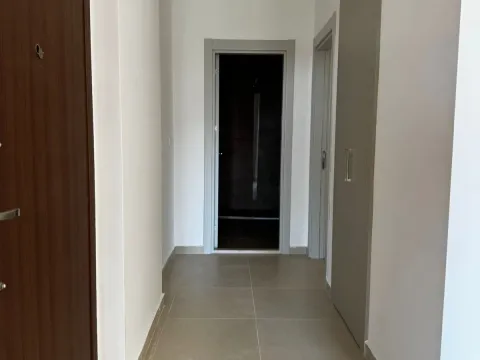 Prodaja, dvosoban stan, 72m², Centar, Bar - image 3