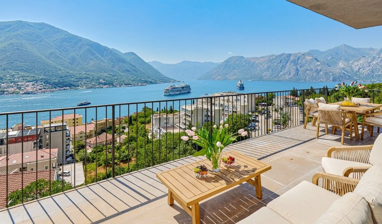 Prodaja, trosoban stan, 158m², Dobrota, Kotor