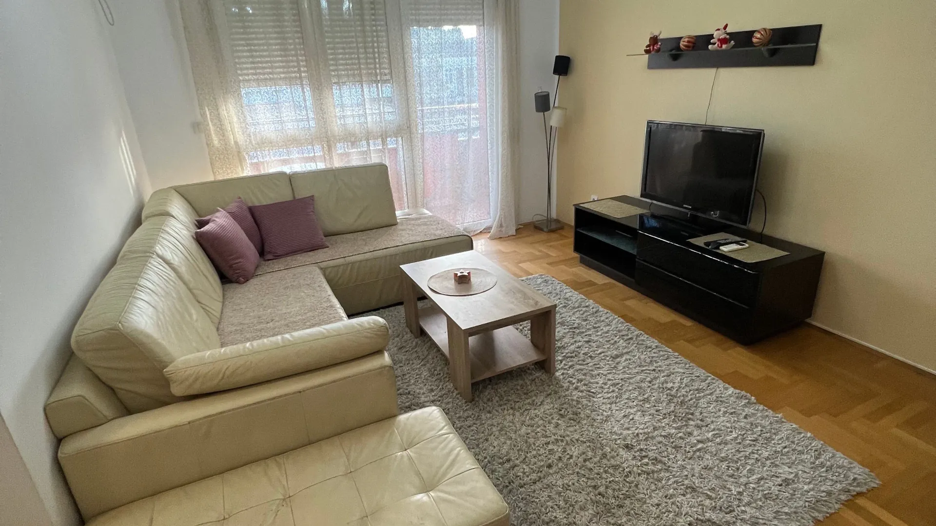 Izdavanje, jednosoban stan, 52m², Centar, Bar