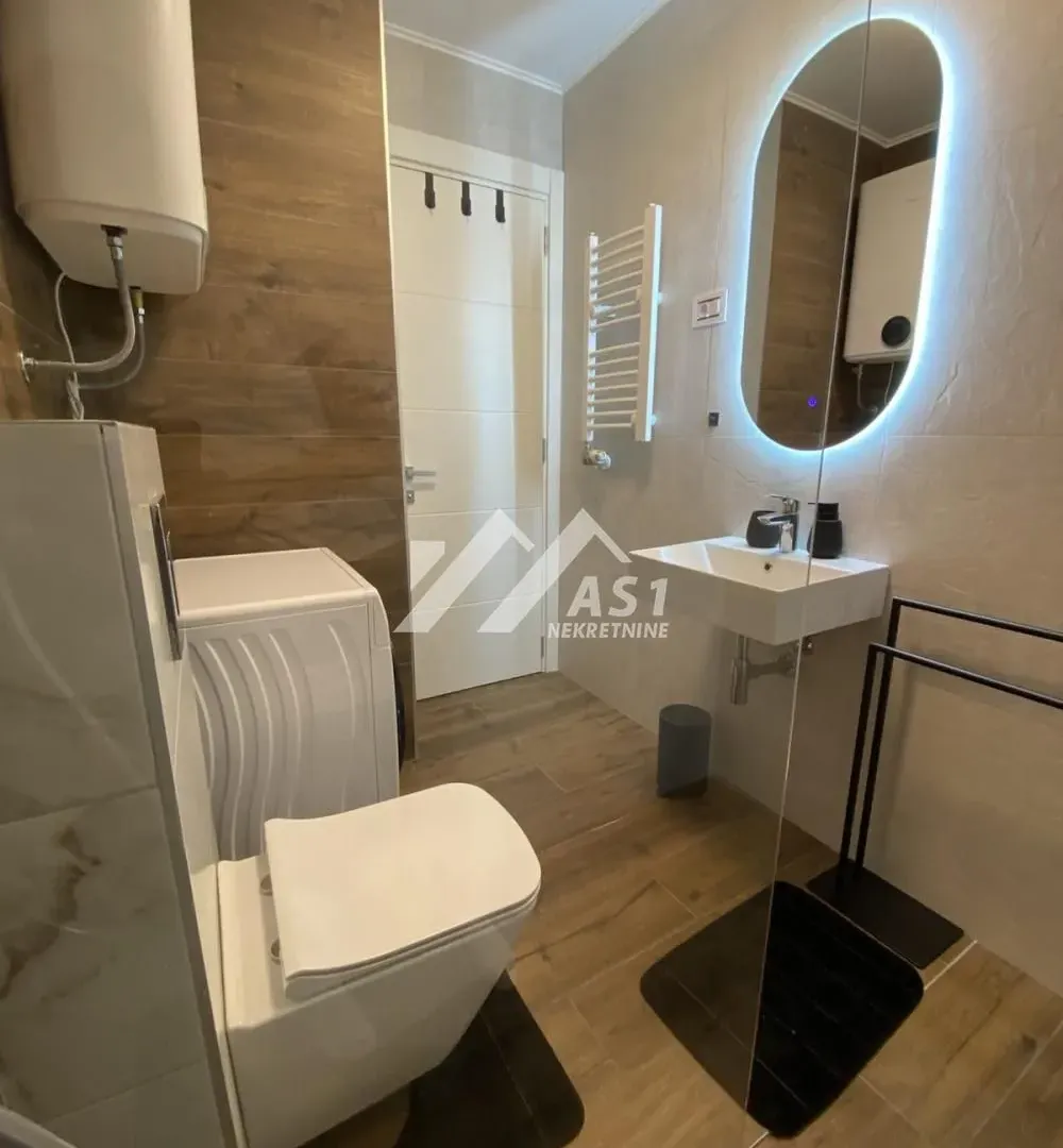 Izdavanje, dvosoban stan, 40m², Sajam, Novi Sad Sve Podlokacije
