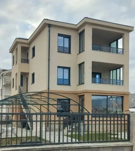 Izdavanje, kuća, 168m², Gornja Gorica, Podgorica