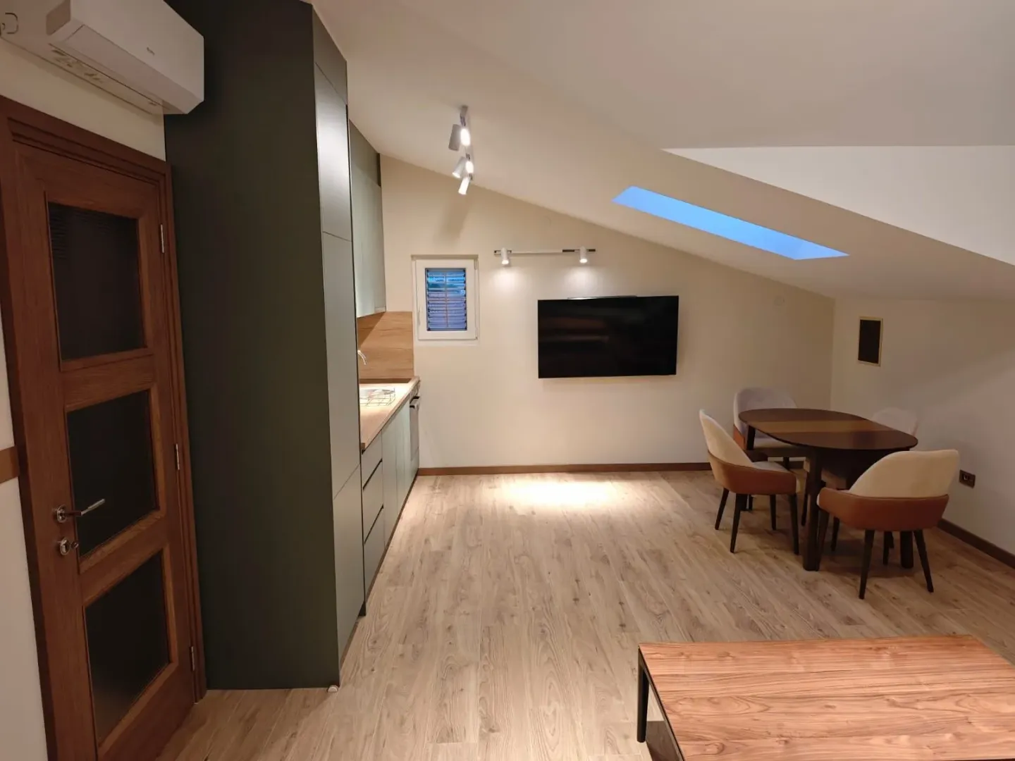 Rent, one bedroom apartment, 47m², Dobrota, Kotor