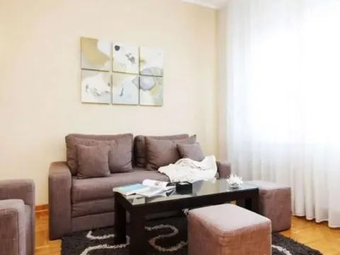 Izdavanje, trosoban stan, 56m², Stari Grad, Beograd - image 2