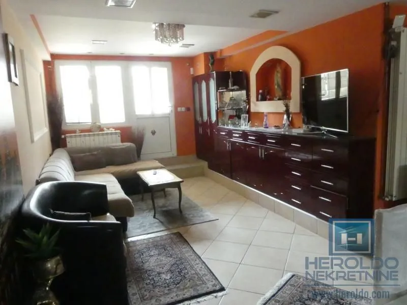 Prodaja, kuća, 380m², Pivara, Jagodina