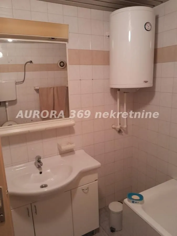 Izdavanje, dvosoban stan, 70m², Bulevar patrijarha Pavla, Novi Sad Sve Podlokacije