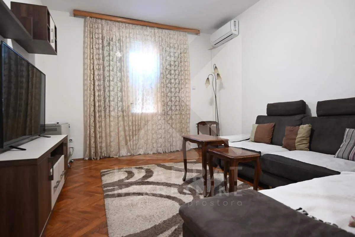 Izdavanje, dvosoban stan, 68m², Centar, Podgorica