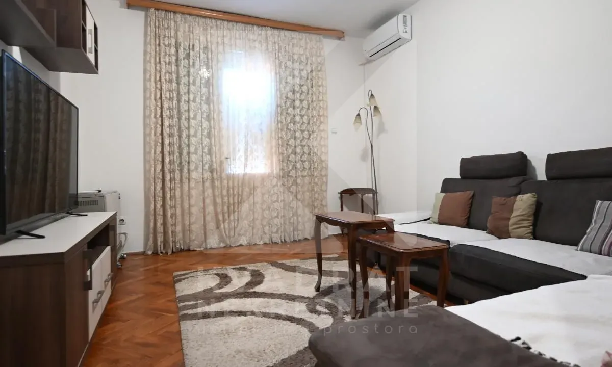 Izdavanje, dvosoban stan, 68m², Centar, Podgorica