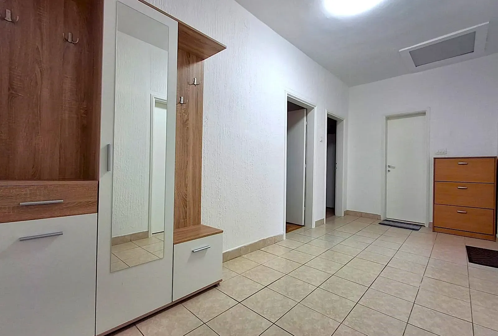 Izdavanje, kuća, 125m², Masline, Podgorica