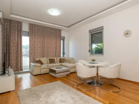 Stan in Rafailovići