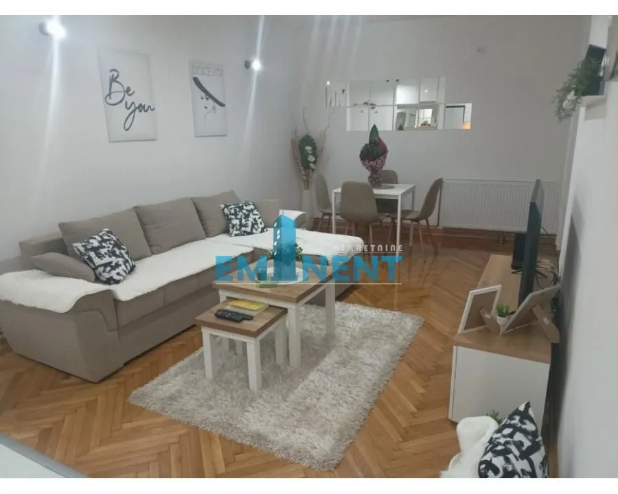 Izdavanje, dvosoban stan, 42m², Vračar Sve Podlokacije, Beograd