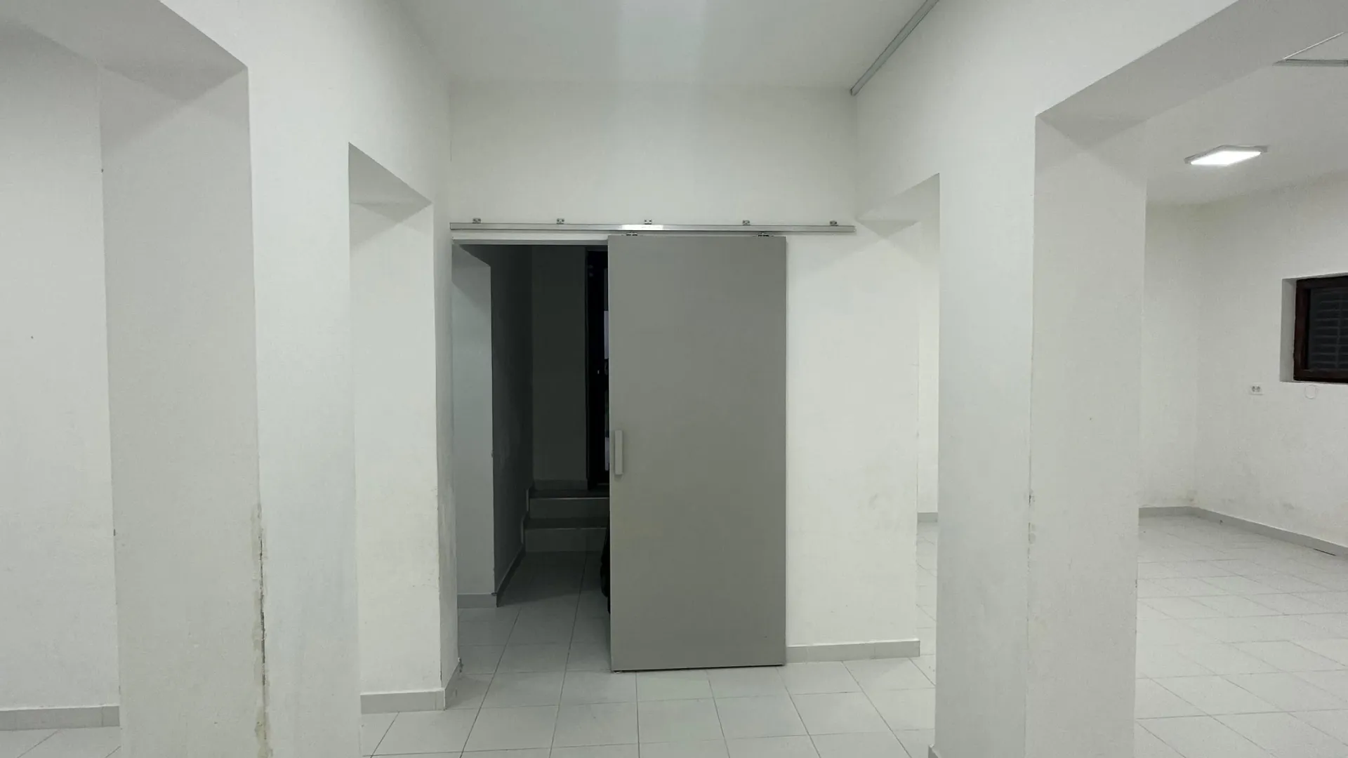 Rent, office space, 110m², Dumidran, Tivat