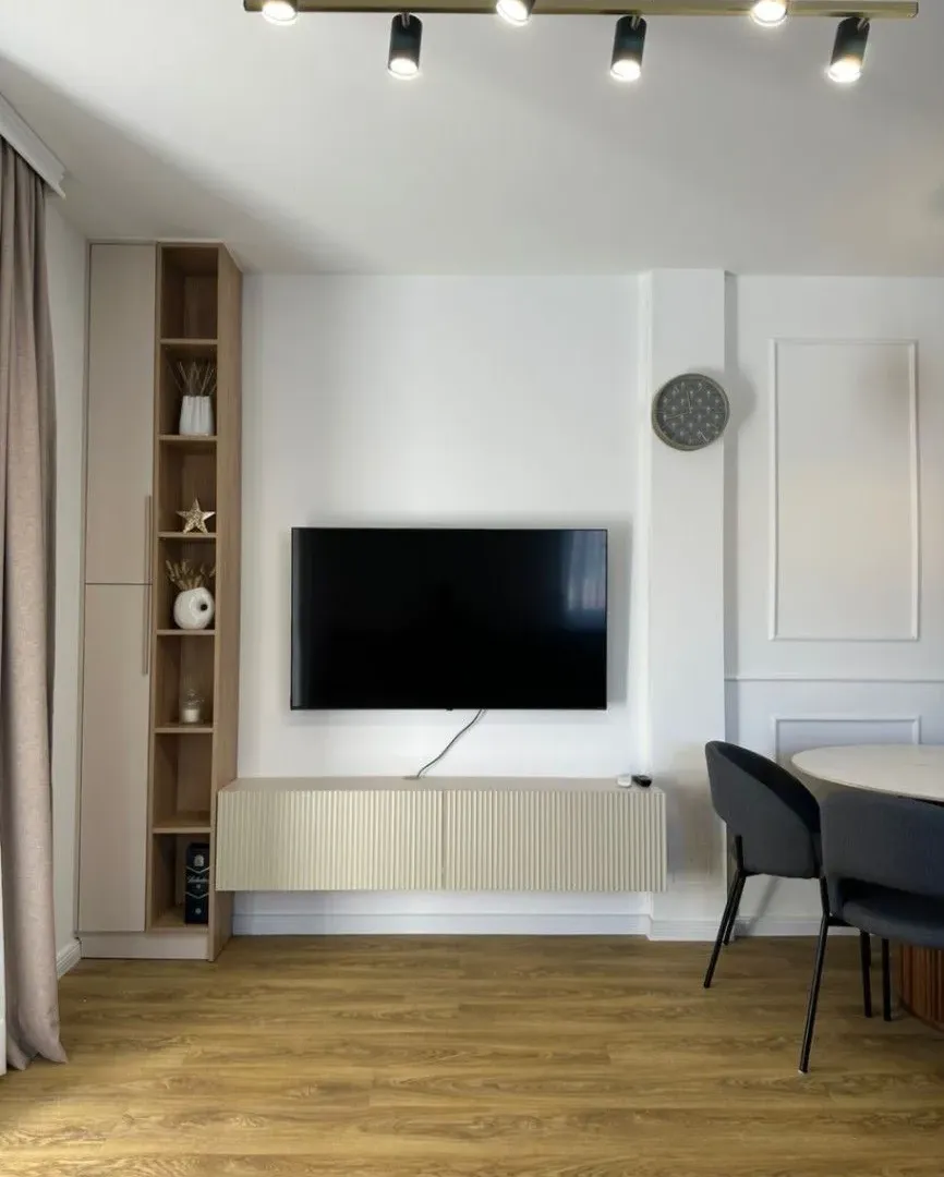 Izdavanje, dvosoban stan, 75m², Gruda, Cetinje