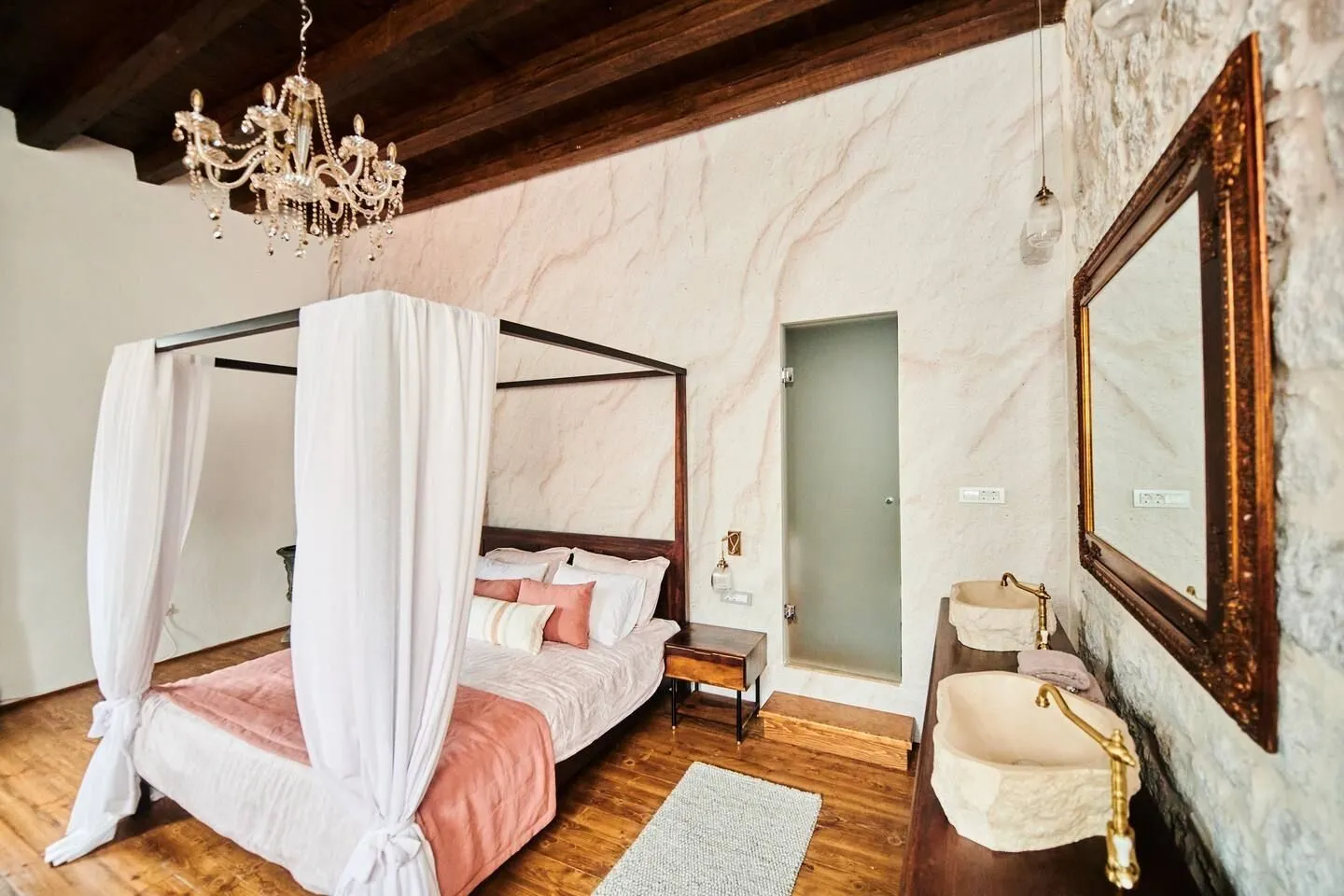 Prodaja, dvosoban stan, 129m², Dobrota, Kotor
