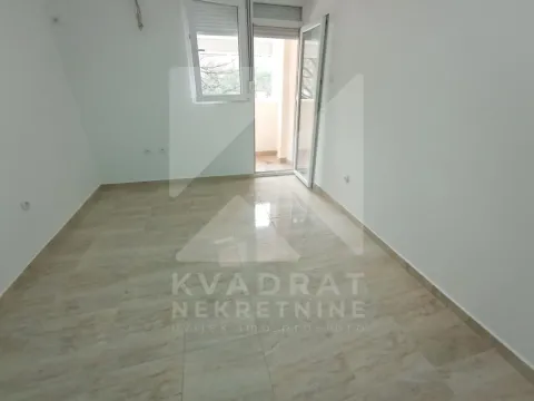 Izdavanje, dvosoban stan, 65m², Blok 5, Podgorica - image 11