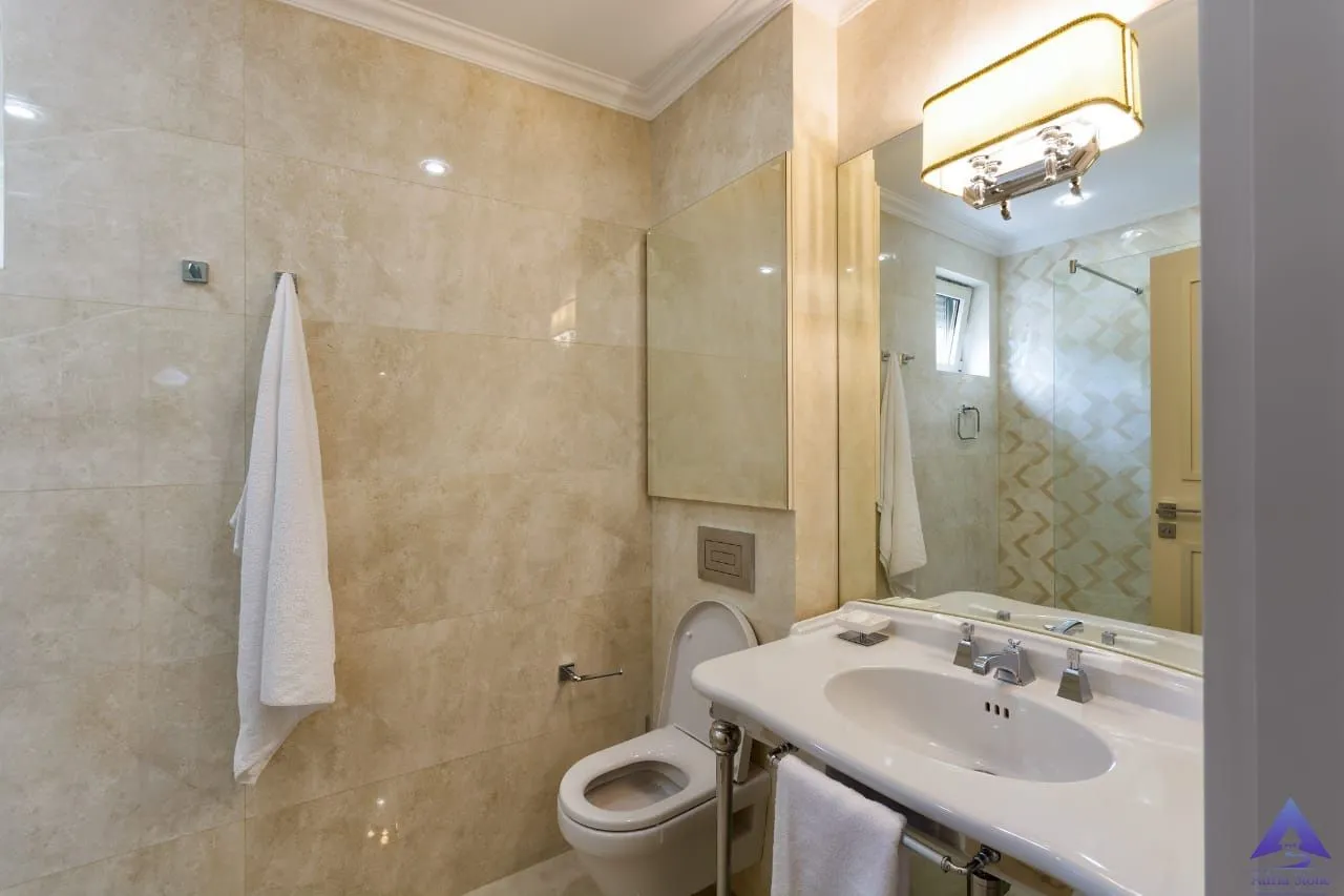 Prodaja, kuća, 378m², Centar, Budva